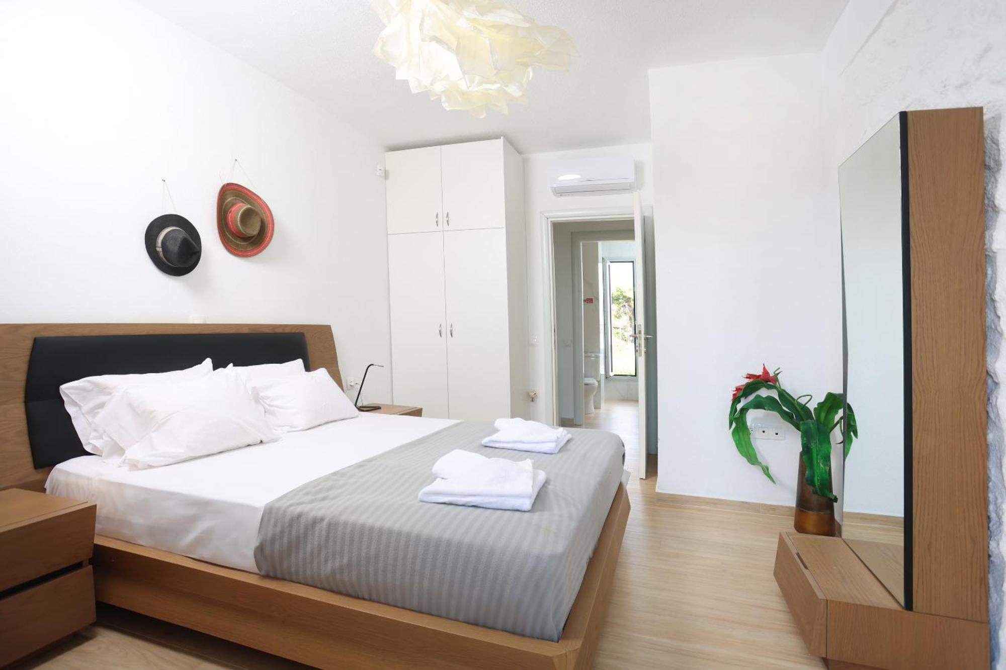 Villa Douglas - Private Pool, Bbq, 4Bdrms, View Pefkochori Exterior photo